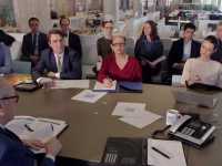 �������