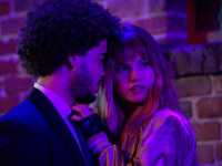 ����� ����