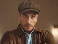 ����� ����