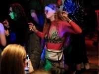 ����-����