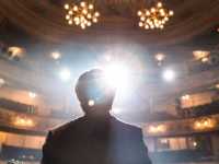 ����� ����