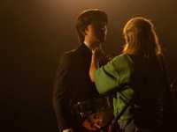 ����� ����